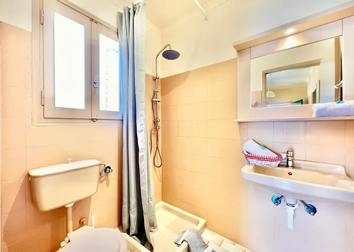 Villa Beachfront Bellevue By Dadovillas