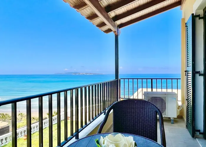 Beachfront Bellevue By Dadovillas Villa