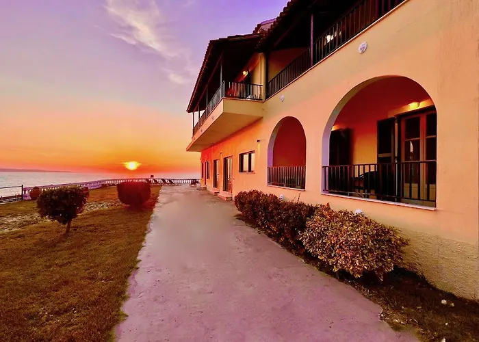 Beachfront Bellevue By Dadovillas Ájosz Sztéfanosz