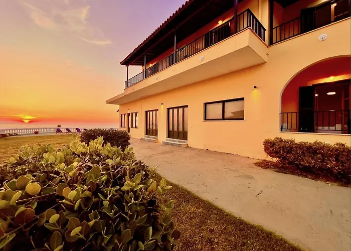 Beachfront Bellevue By Dadovillas * Ájosz Sztéfanosz