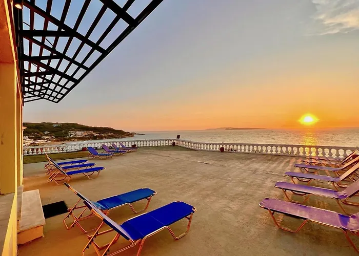 Beachfront Bellevue By Dadovillas Villa *