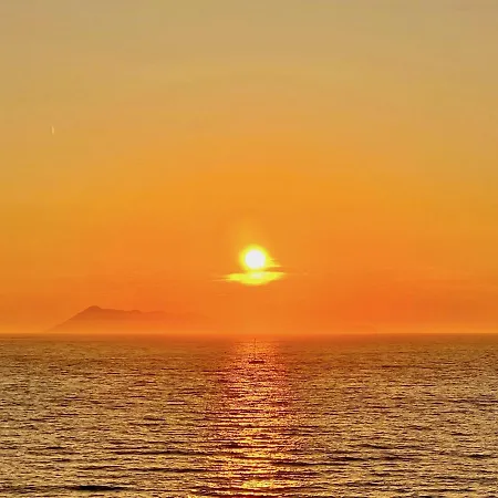 Beachfront Bellevue By Dadovillas