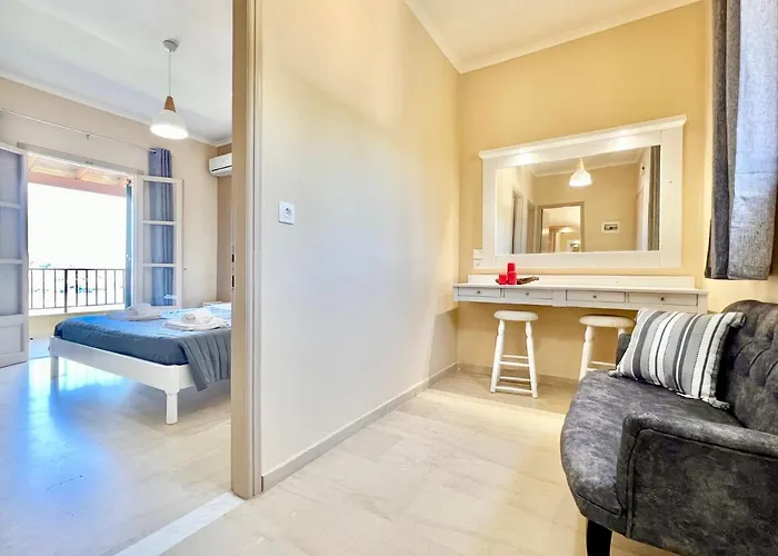 Beachfront Bellevue By Dadovillas Villa *