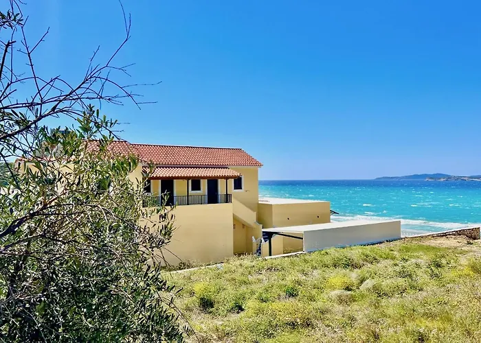 Beachfront Bellevue By Dadovillas