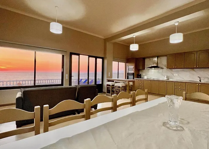 Beachfront Bellevue By Dadovillas *