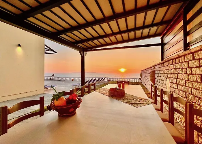 Beachfront Bellevue By Dadovillas