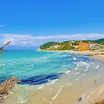 Beachfront Bellevue By Dadovillas *