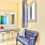 Beachfront Bellevue By Dadovillas *