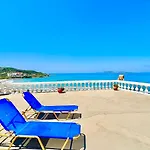 Villa Beachfront Bellevue By Dadovillas