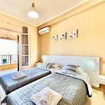 Beachfront Bellevue By Dadovillas Villa