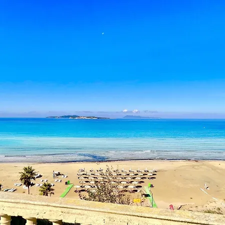 Beachfront Bellevue By Dadovillas