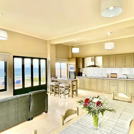 Beachfront Bellevue By Dadovillas Willa