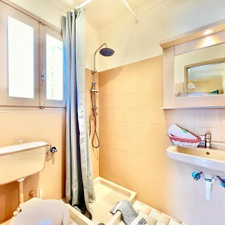 Willa Beachfront Bellevue By Dadovillas