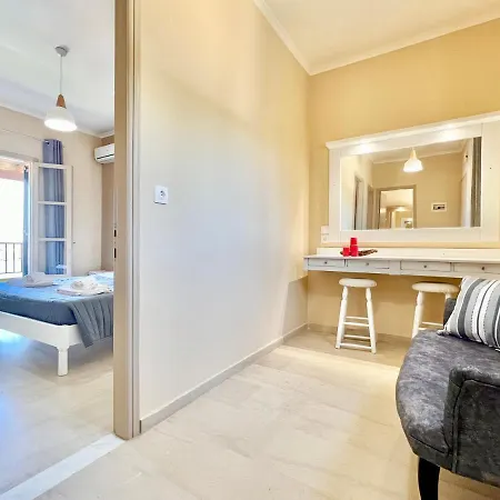 Beachfront Bellevue By Dadovillas Willa *