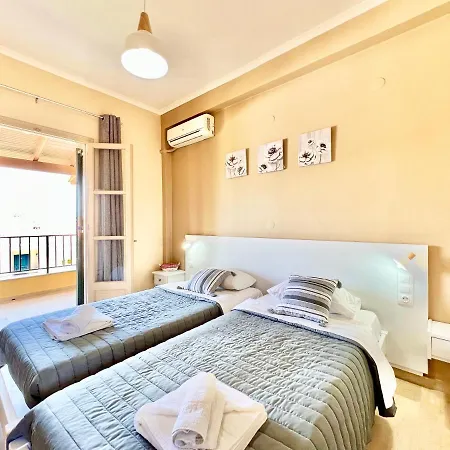 Beachfront Bellevue By Dadovillas Willa