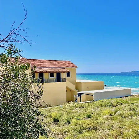 Beachfront Bellevue By Dadovillas