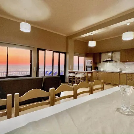 Beachfront Bellevue By Dadovillas *