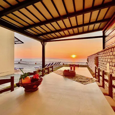 Beachfront Bellevue By Dadovillas